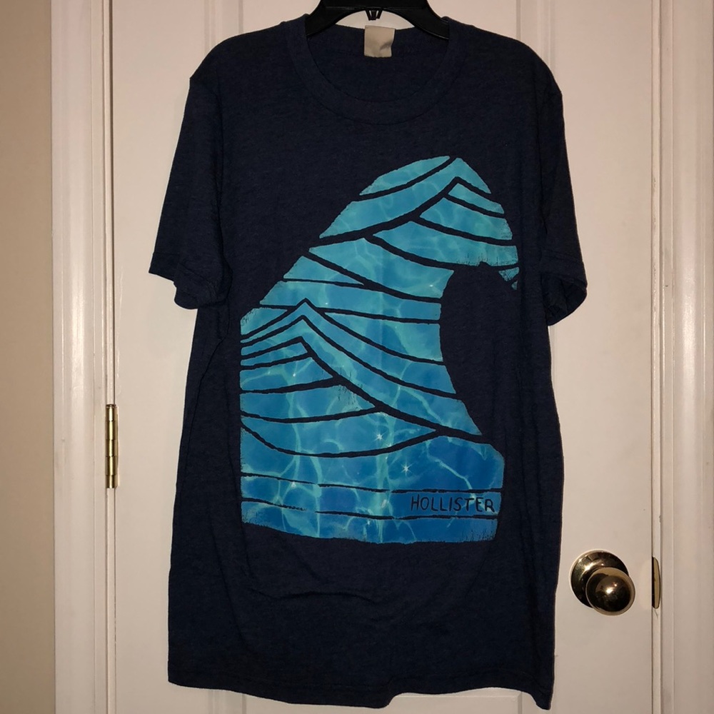 Hollister graphic tee